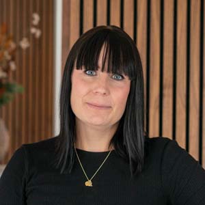 Louise mäklarassistent Jenni Nyström Fastighetsförmedling 