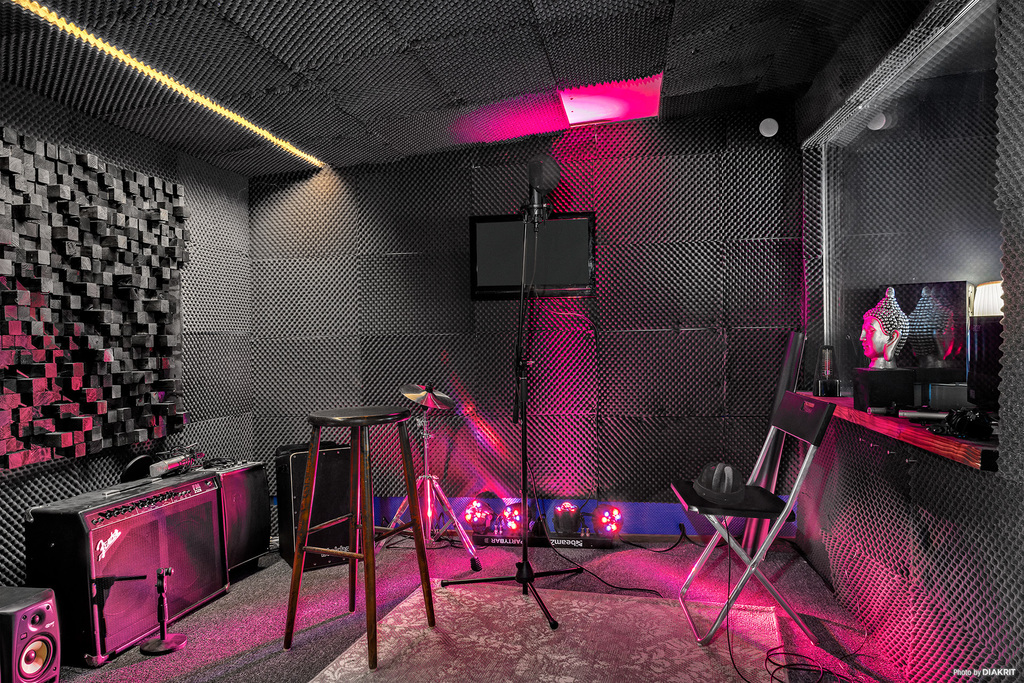 Musikstudio i ena delen av garaget Musikstudio i ena delen av garaget