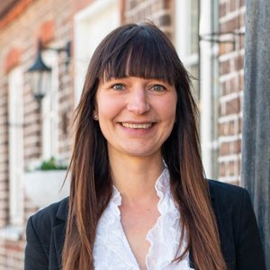 Nathalie Vanek Fastighetsmäklare Jenni Nyström Fastighetsförmedling