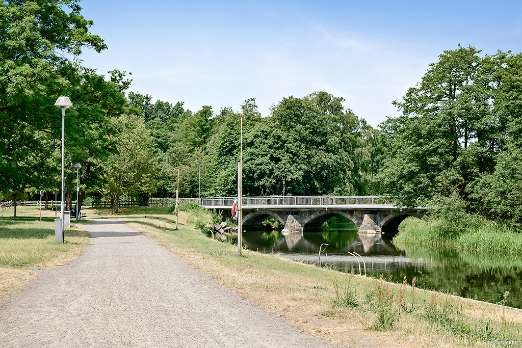 Den vackra gamla bron över Råå-ån 