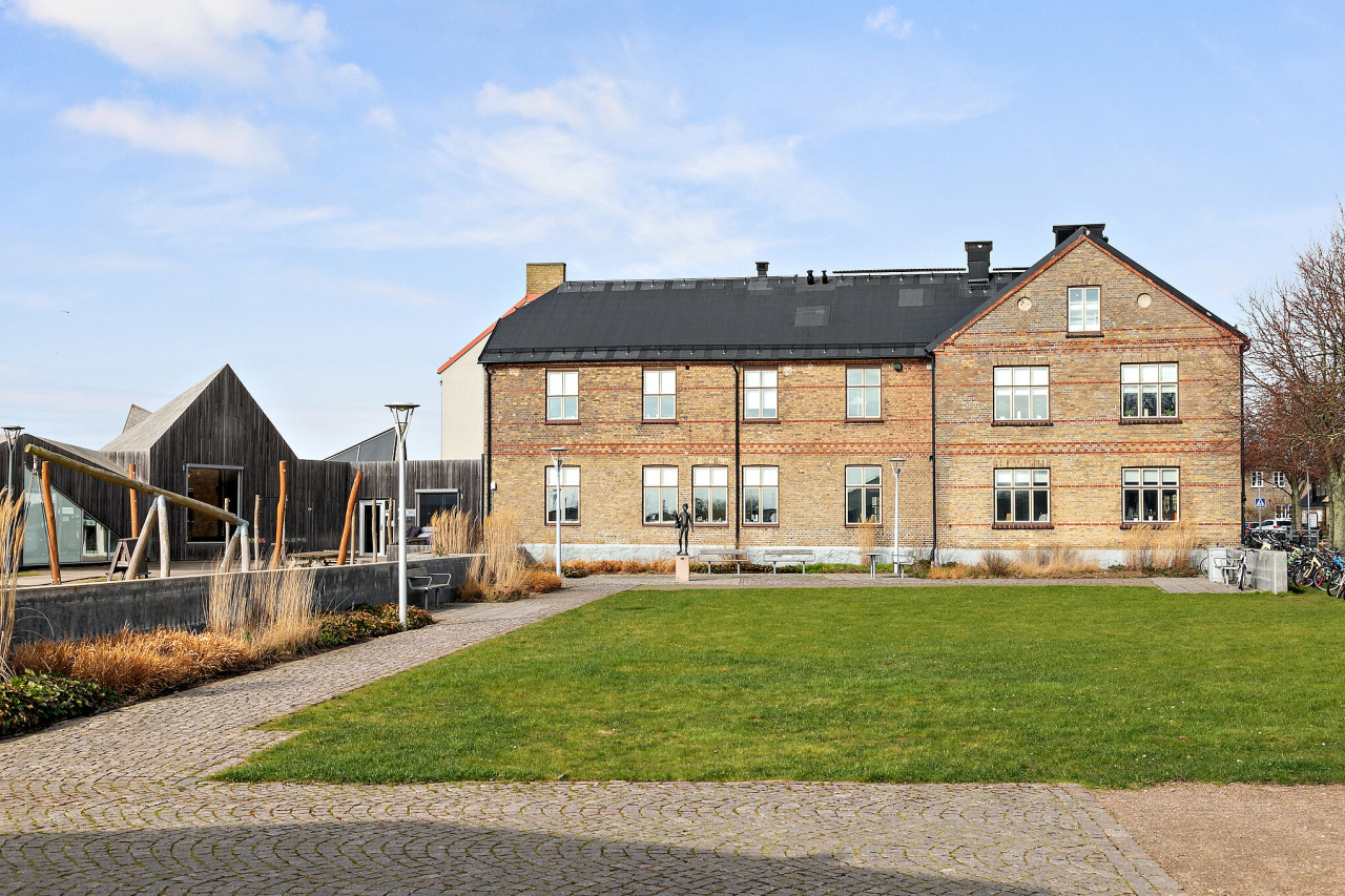 Skola och förskola erbjuds precis intill hav och strand 