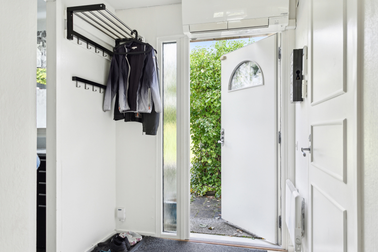 Ljus hall med plats för ytterkläder Ljus hall med plats för ytterkläder