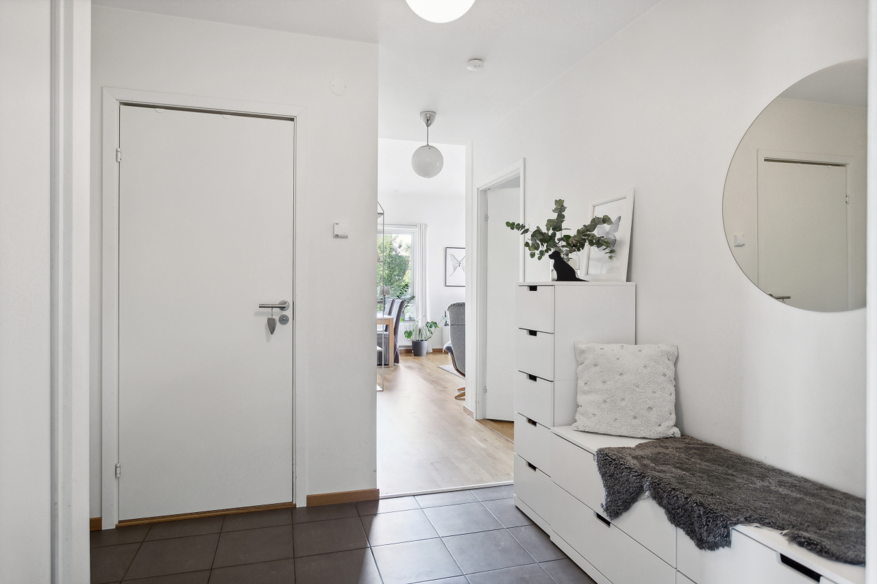 Rymlig hall med förvaring Rymlig hall med förvaring