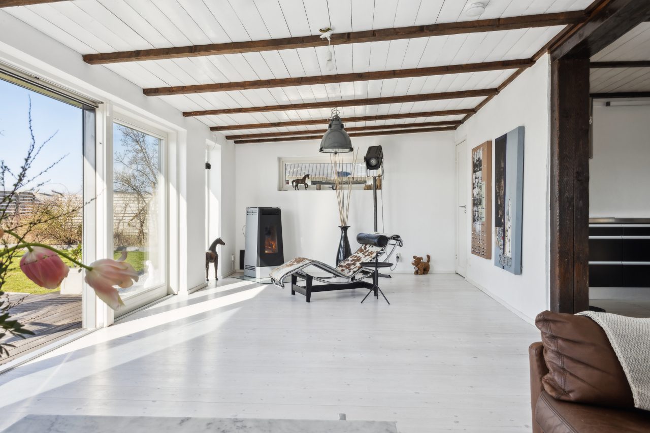 Eldstaden ger både värme och mys under den kalla årstiden Eldstaden ger både värme och mys under den kalla årstiden