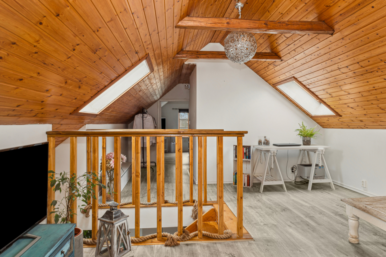 Den övre hallen sedd från andra hållet Den övre hallen sedd från andra hållet