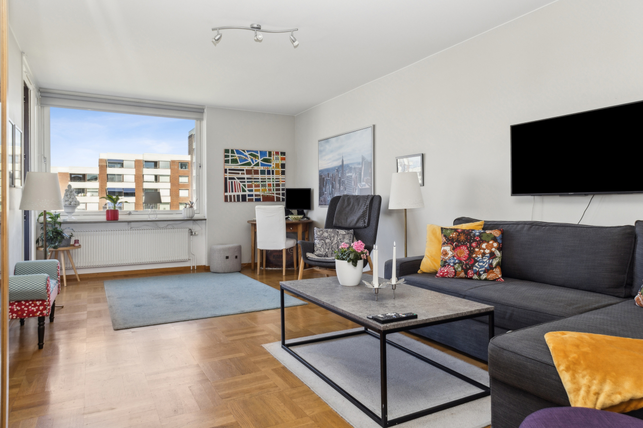 Plats för både soffgrupp och matbord Plats för både soffgrupp och matbord
