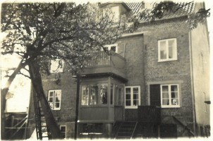 Husets baksida 1930-tal Husets baksida 1930-tal