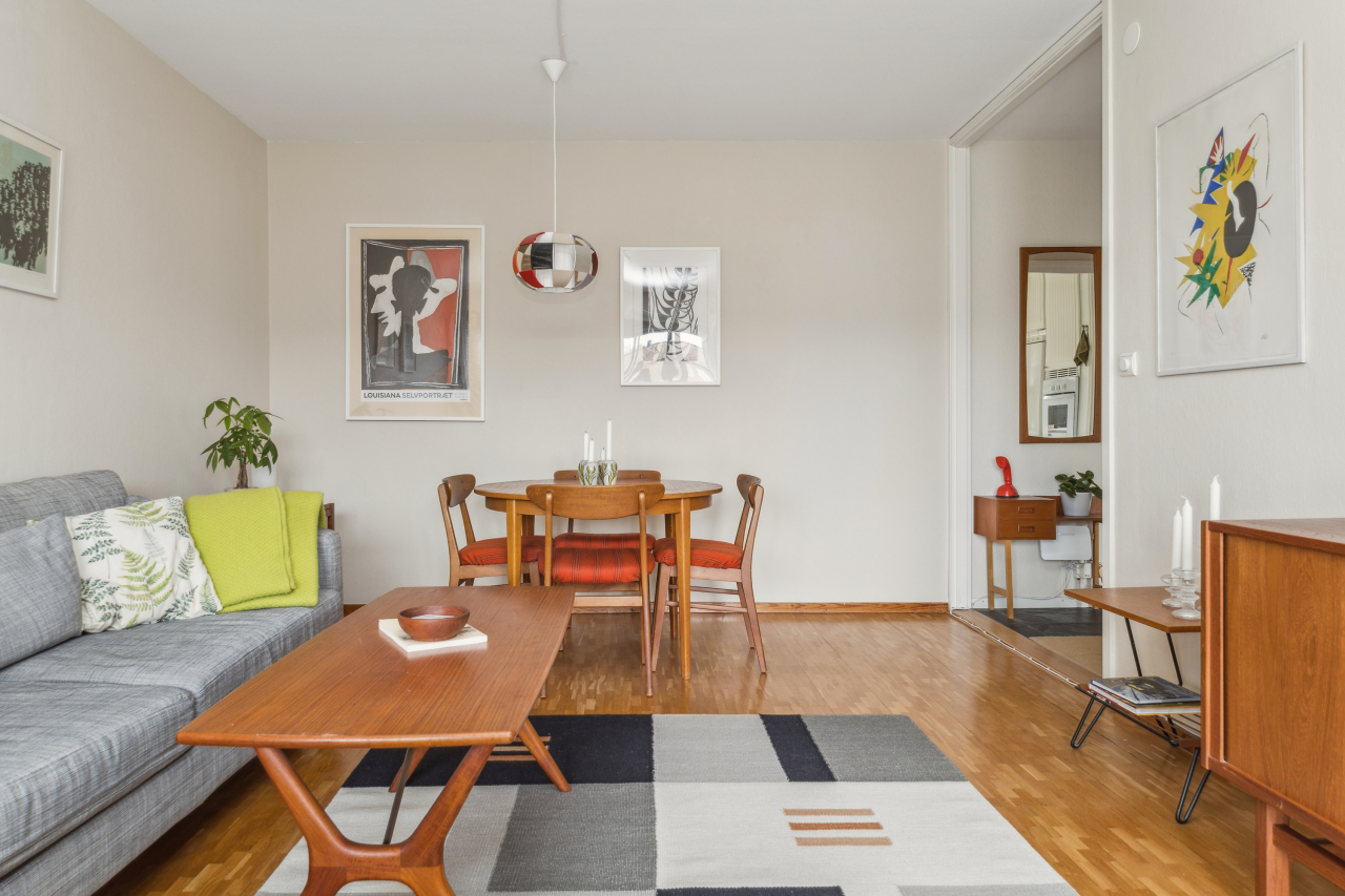 Här finns plats för både soffa och matbord Här finns plats för både soffa och matbord