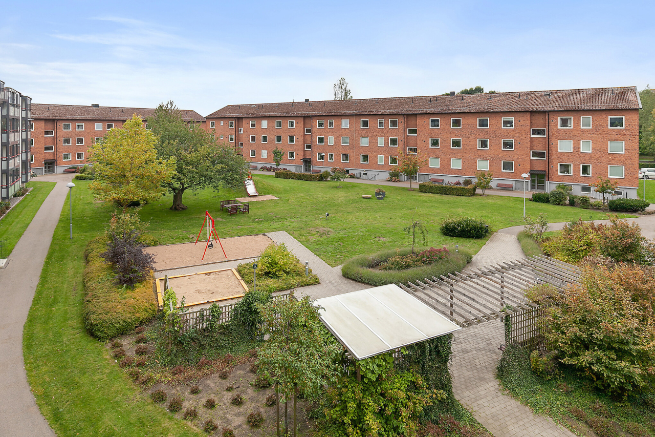 Välskött innergård Välskött innergård