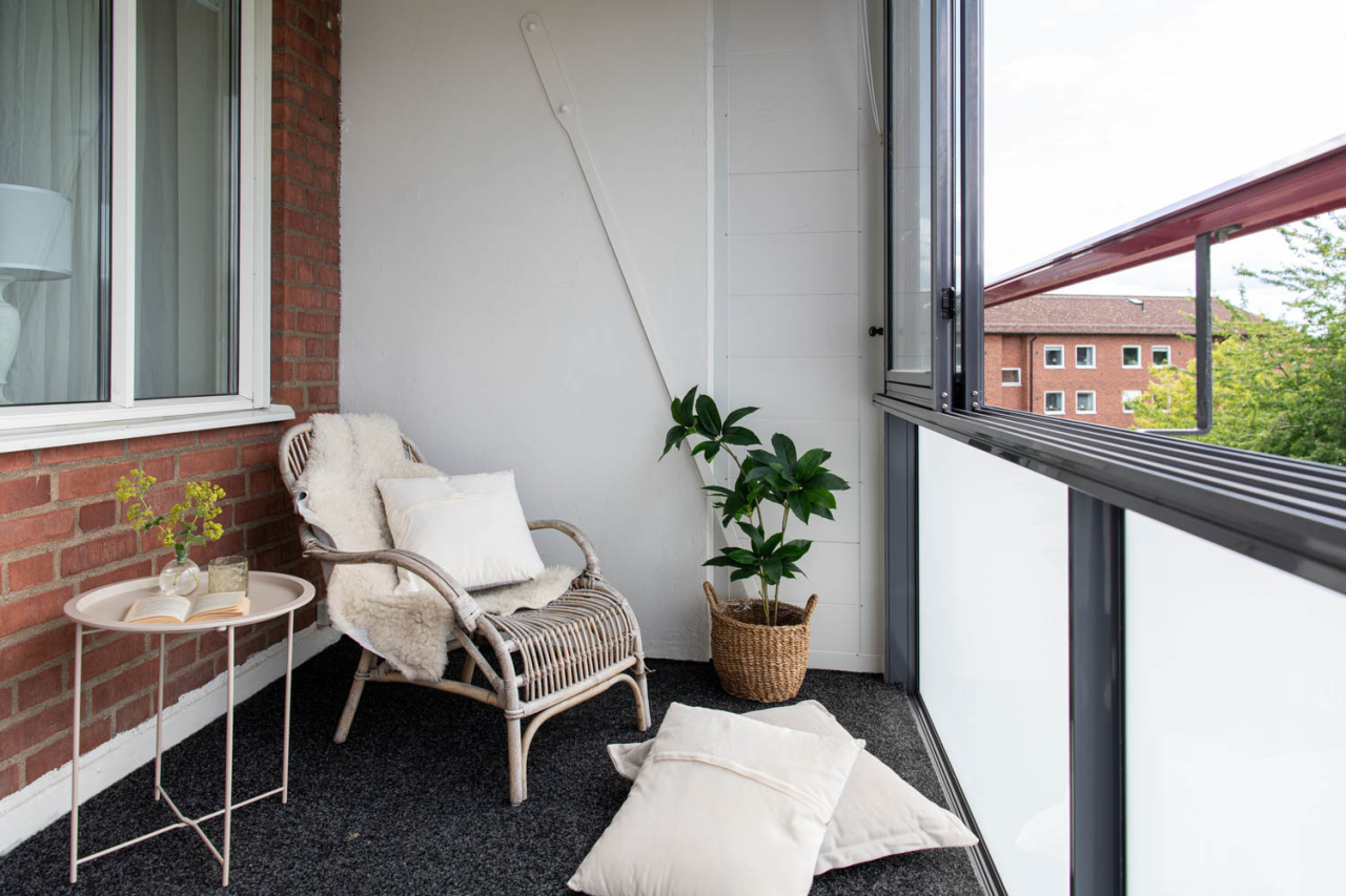 Inglasad balkong med mycket sol Inglasad balkong med mycket sol