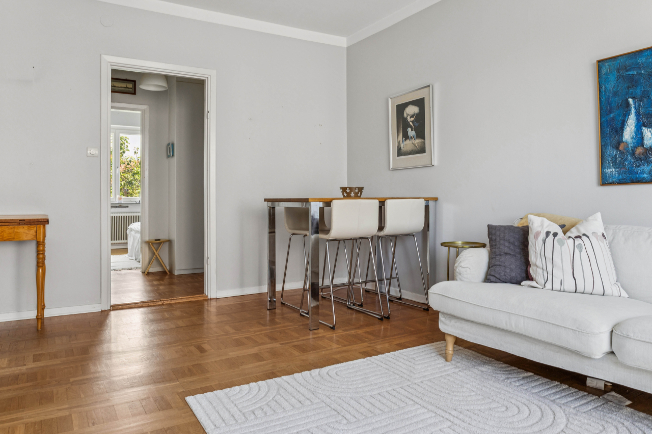 Här finns plats för både soffa och matbord Här finns plats för både soffa och matbord