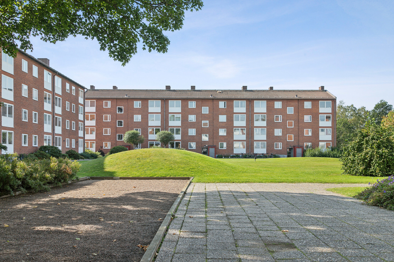 Grön och välskött innergård Grön och välskött innergård