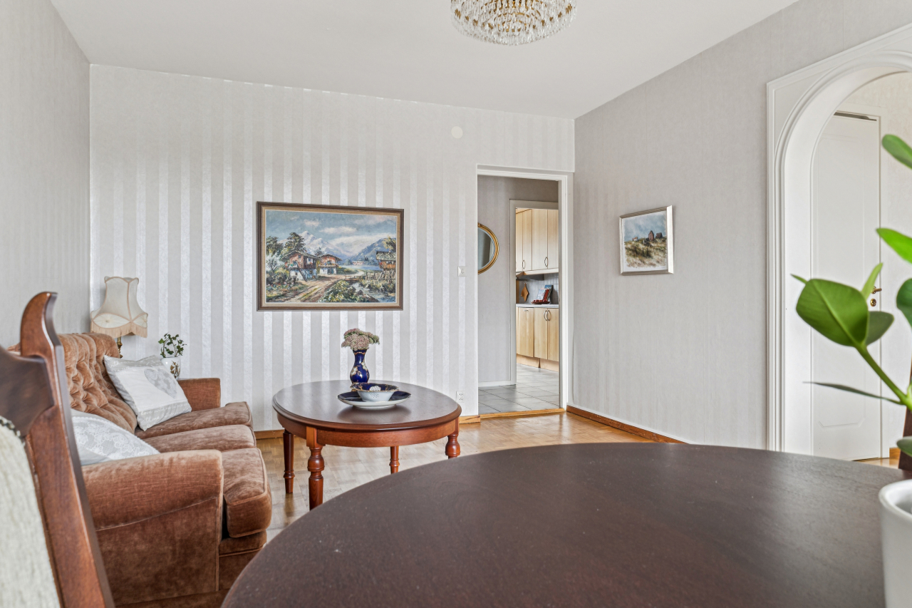 Här finns plats för både soffa och matbord Här finns plats för både soffa och matbord